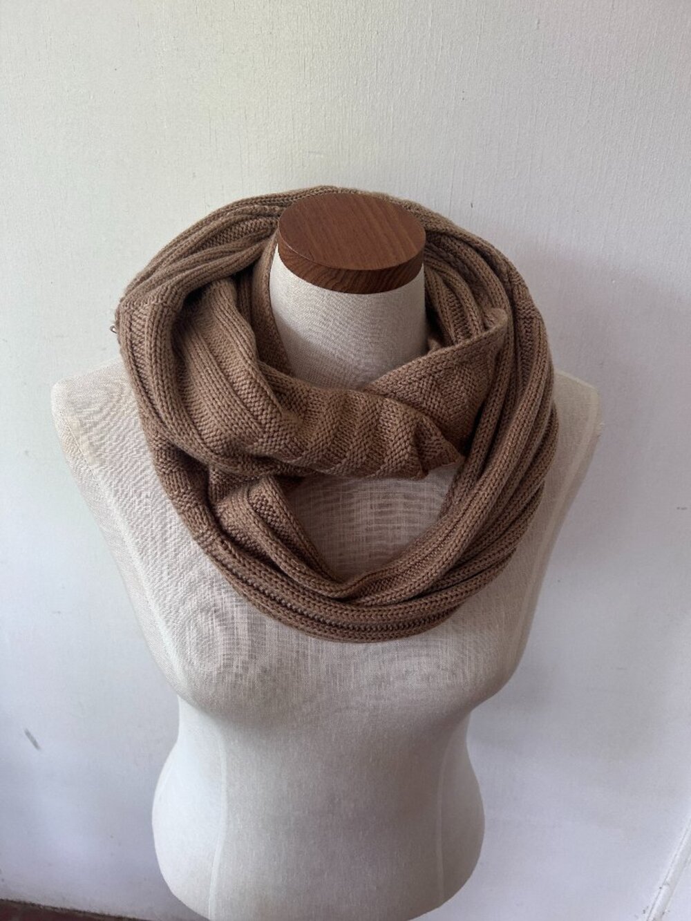 White House Black Market Infinit‎ Scarf Womens Tan Knit Preppy Warm Neutral